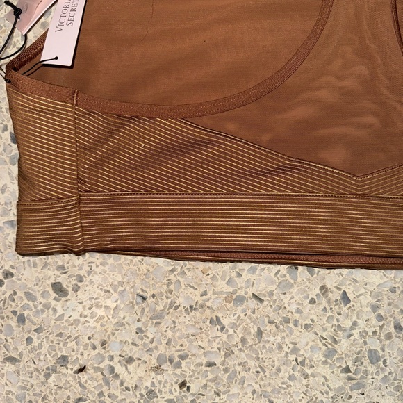 Victoria’s Secret sports bra - NWT size XL - Picture 3 of 3